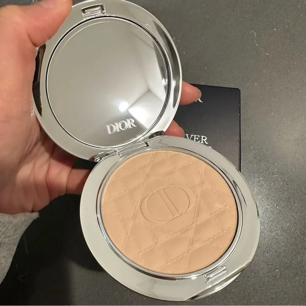 New in box Dior Beauty Forever Nude Matte Filter. #01 Fair NIB Blurring Setting